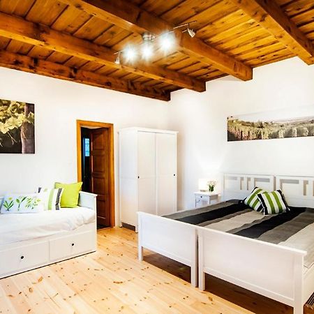Sed Pince Vendeghaz Aparthotel Somlojeno ภายนอก รูปภาพ